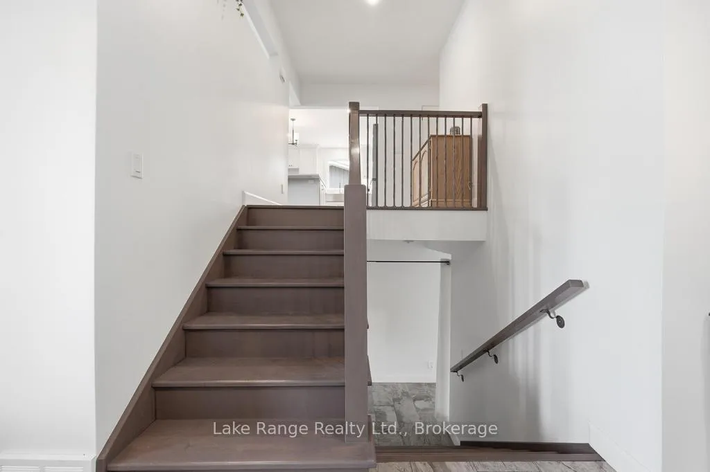 Photo 14 of 23 Parker Dr E, Morris Turnberry, Belgrave — HOMEH