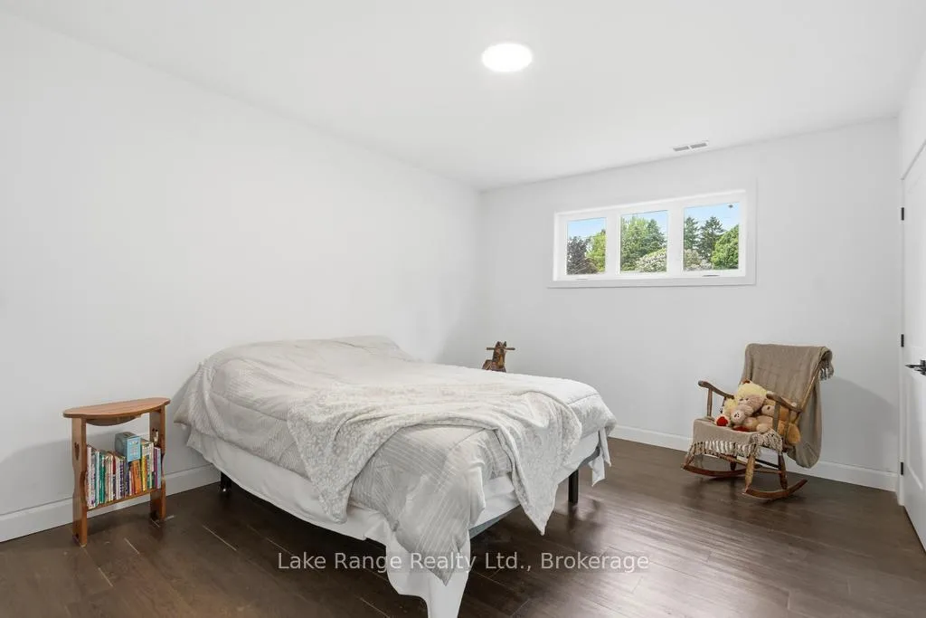 Photo 16 of 23 Parker Dr E, Morris Turnberry, Belgrave — HOMEH