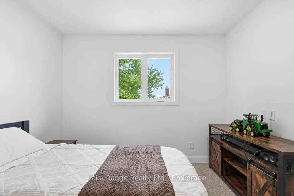 Photo 19 of 23 Parker Dr E, Morris Turnberry, Belgrave — HOMEH