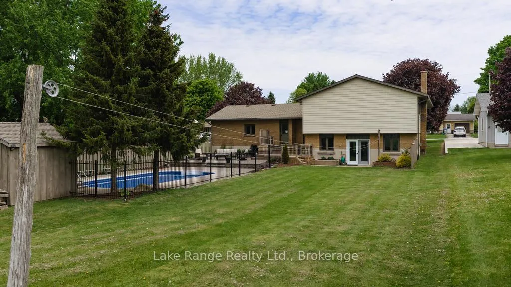 Photo 21 of 23 Parker Dr E, Morris Turnberry, Belgrave — HOMEH