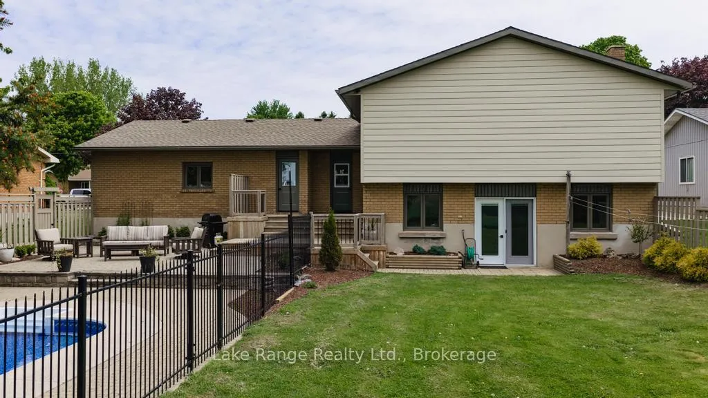 Photo 23 of 23 Parker Dr E, Morris Turnberry, Belgrave — HOMEH