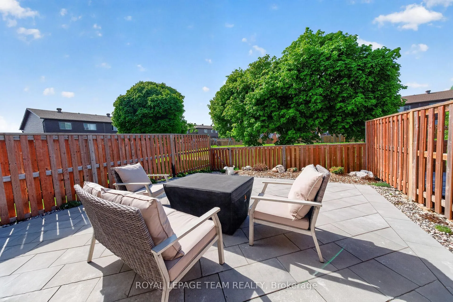 Photo 4 of Unit 37, 3315 Hogarth Avenue, Ottawa, Blossom Park/Kemp Park/Findlay Creek — HOMEH
