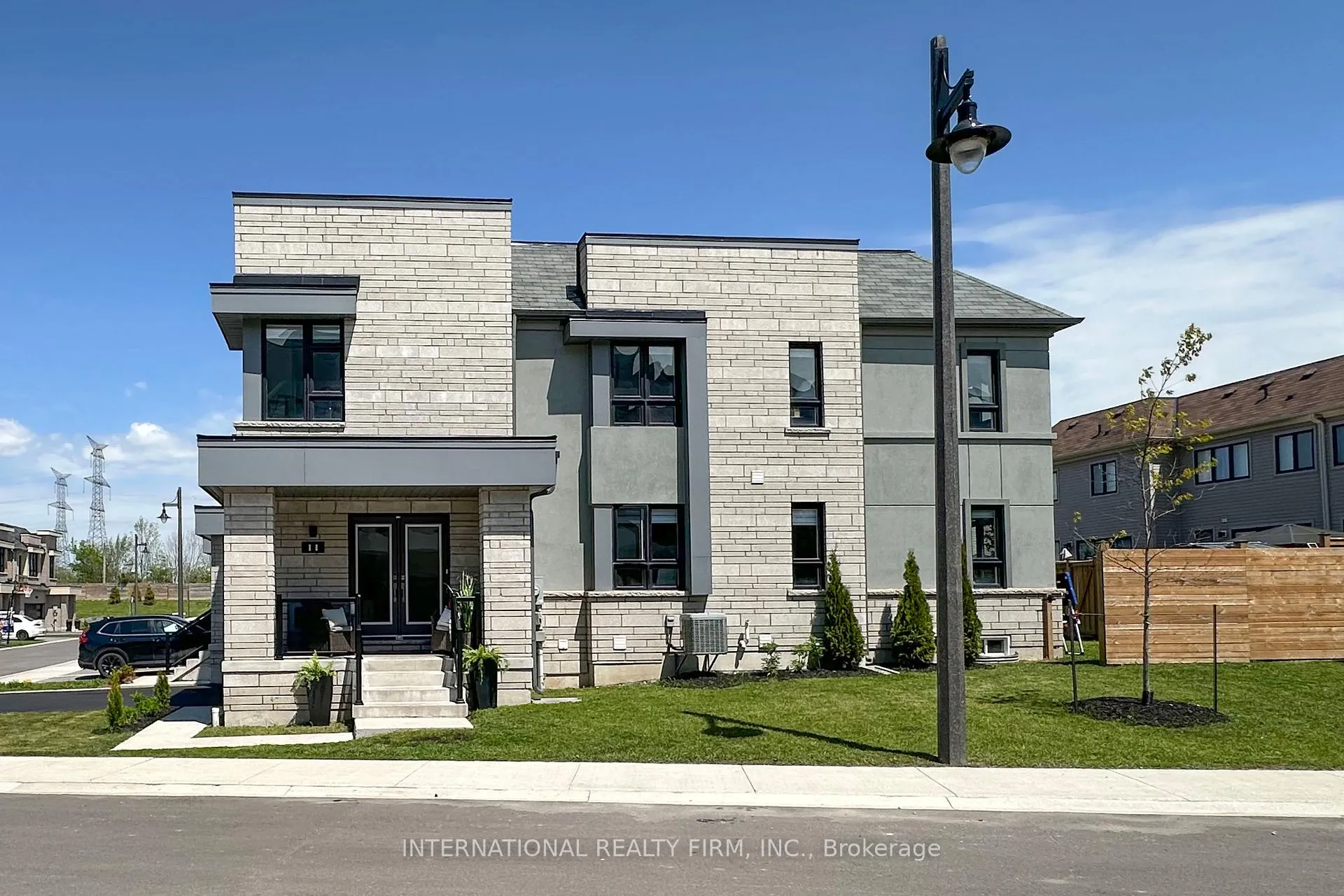 Photo 1 of Unit 33, 11 Caspian Square, Clarington, Bowmanville — HOMEH