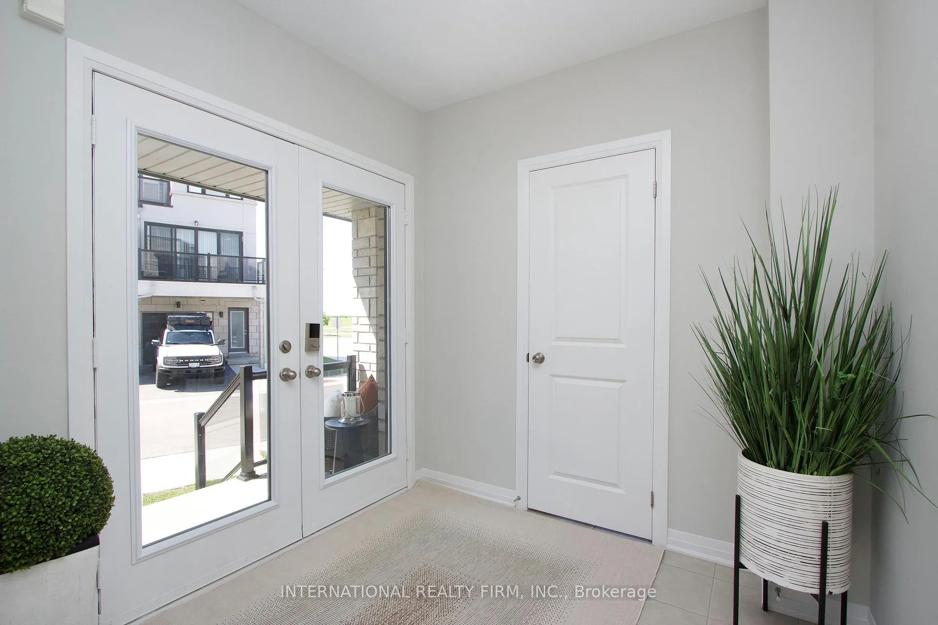 Photo 5 of Unit 33, 11 Caspian Square, Clarington, Bowmanville — HOMEH