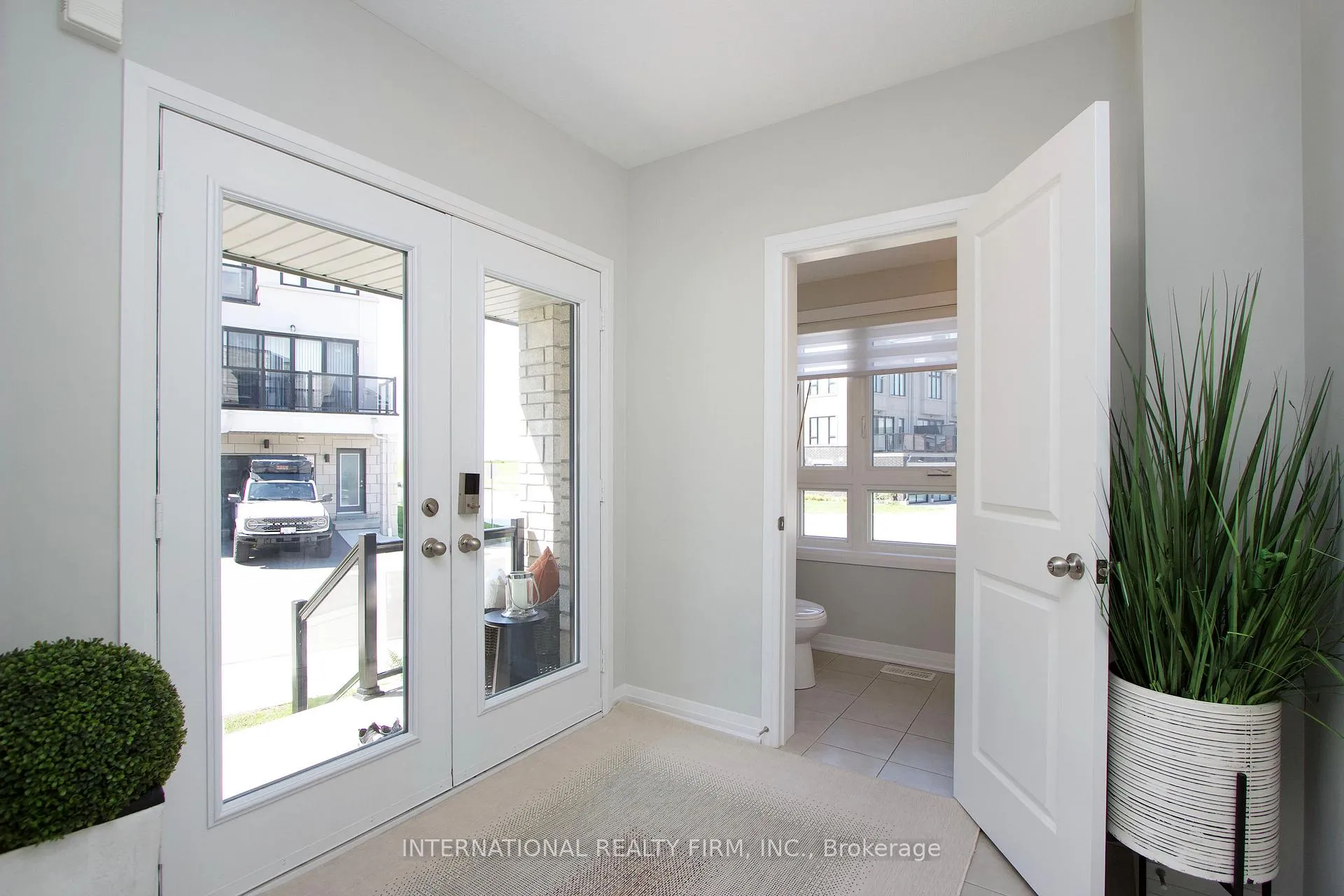 Photo 6 of Unit 33, 11 Caspian Square, Clarington, Bowmanville — HOMEH