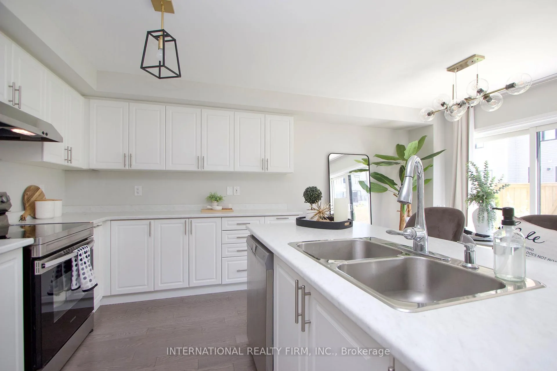 Photo 12 of Unit 33, 11 Caspian Square, Clarington, Bowmanville — HOMEH