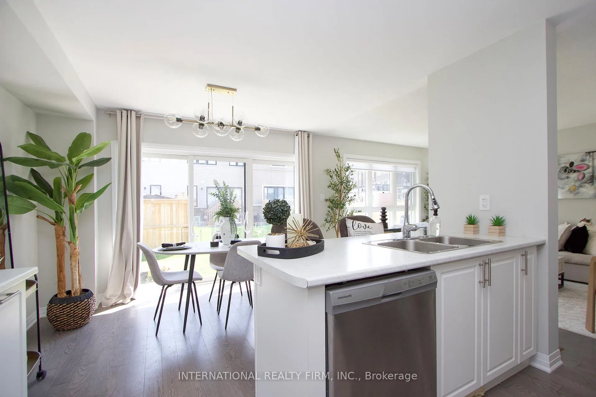 Photo 14 of Unit 33, 11 Caspian Square, Clarington, Bowmanville — HOMEH