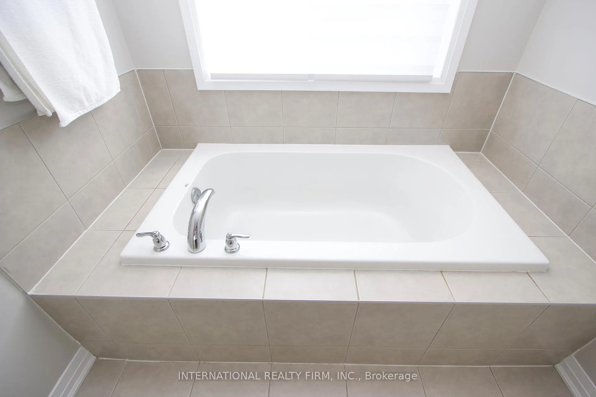 Photo 25 of Unit 33, 11 Caspian Square, Clarington, Bowmanville — HOMEH