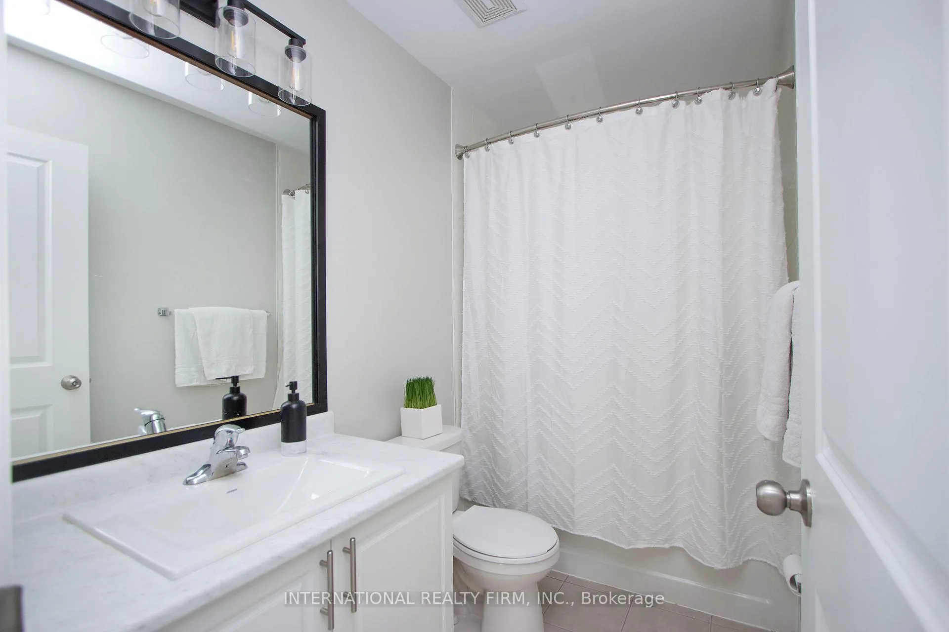 Photo 30 of Unit 33, 11 Caspian Square, Clarington, Bowmanville — HOMEH