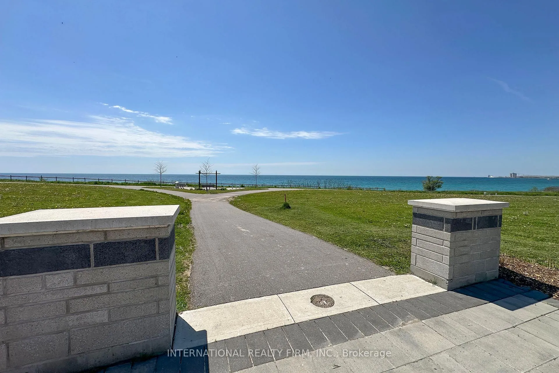 Photo 33 of Unit 33, 11 Caspian Square, Clarington, Bowmanville — HOMEH