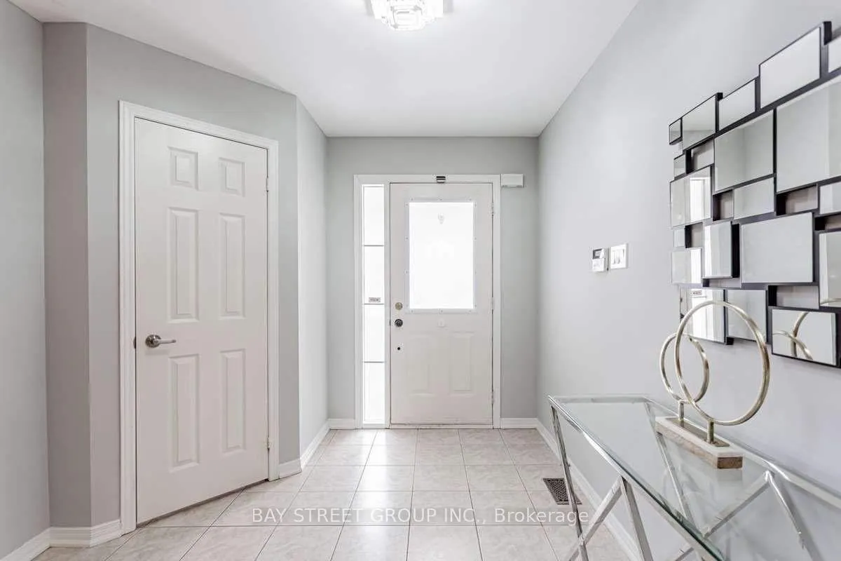 Photo 3 of 30 Delattaye Avenue, Aurora, Bayview Northeast — HOMEH
