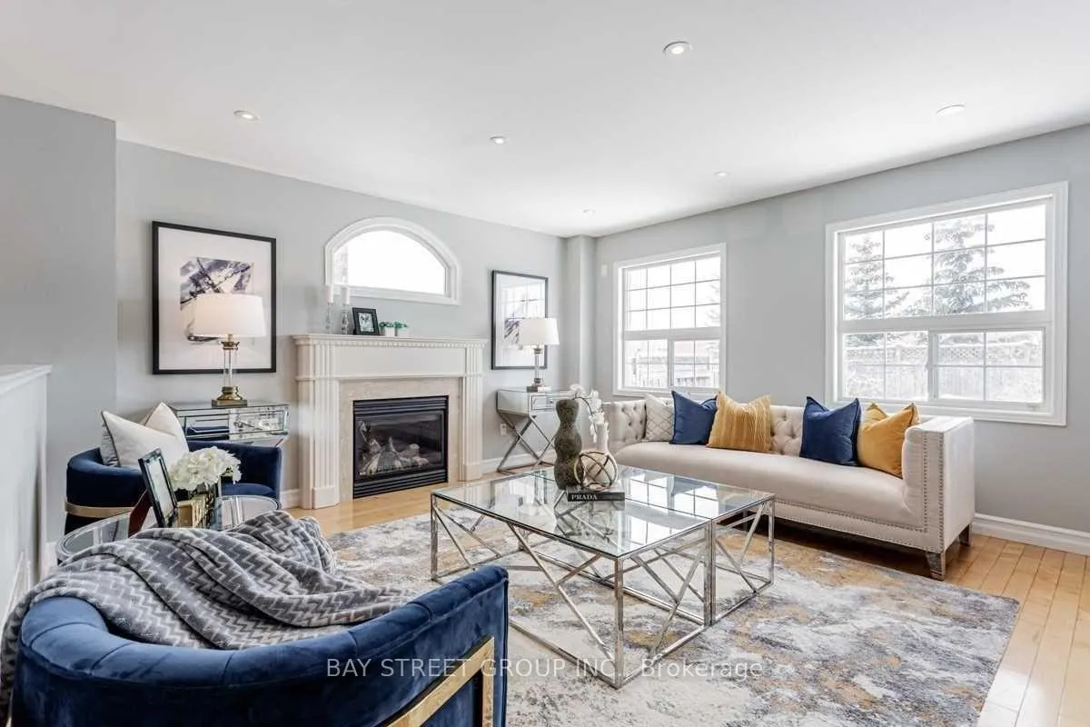 Photo 5 of 30 Delattaye Avenue, Aurora, Bayview Northeast — HOMEH