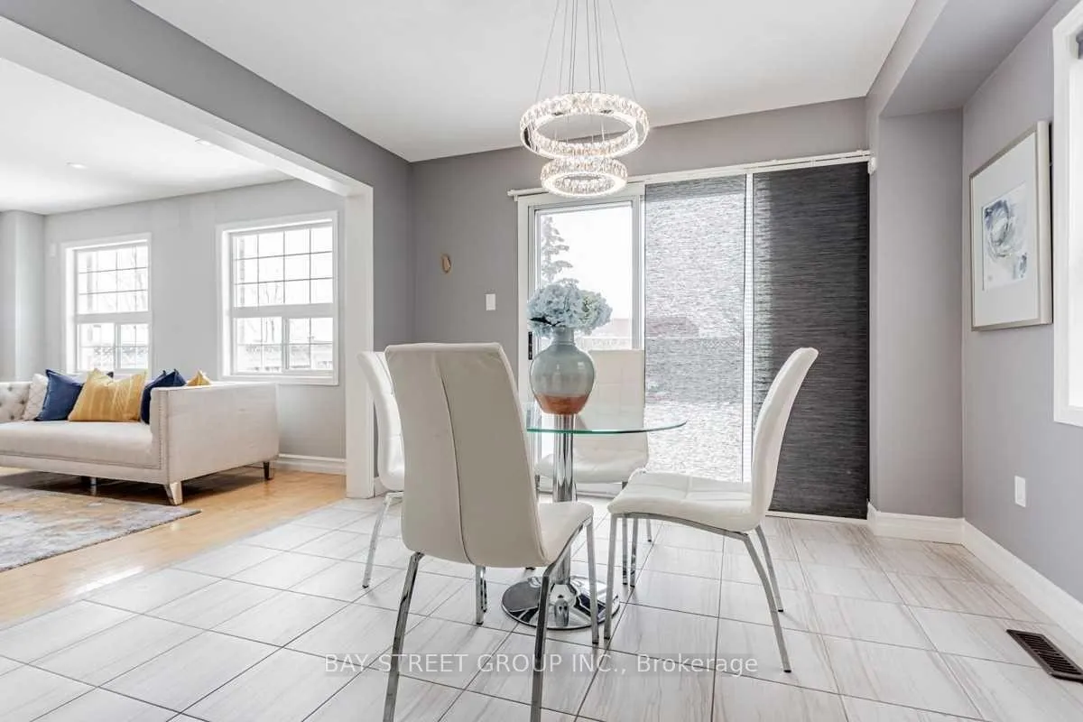 Photo 8 of 30 Delattaye Avenue, Aurora, Bayview Northeast — HOMEH