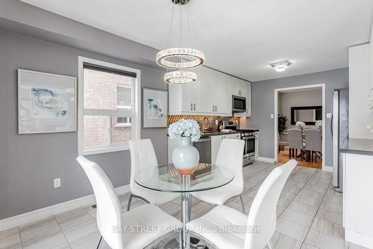 Photo 9 of 30 Delattaye Avenue, Aurora, Bayview Northeast — HOMEH