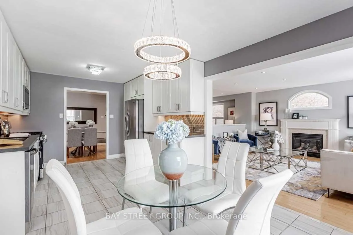 Photo 10 of 30 Delattaye Avenue, Aurora, Bayview Northeast — HOMEH