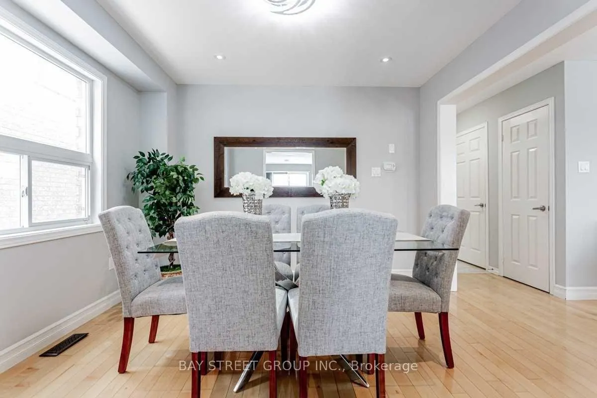 Photo 13 of 30 Delattaye Avenue, Aurora, Bayview Northeast — HOMEH