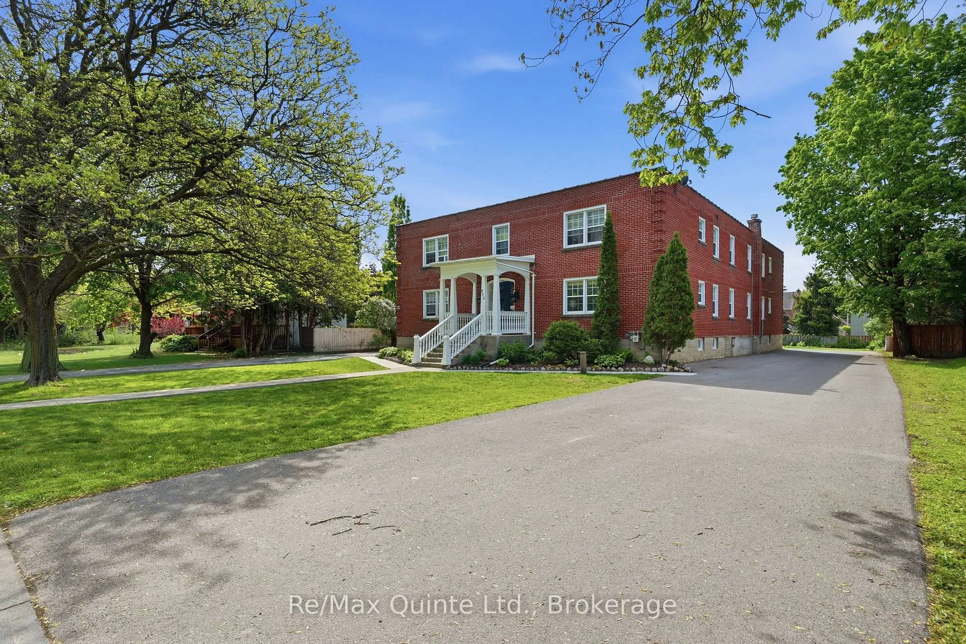 Photo 2 of 215 Victoria Avenue, Belleville, Belleville Ward — HOMEH