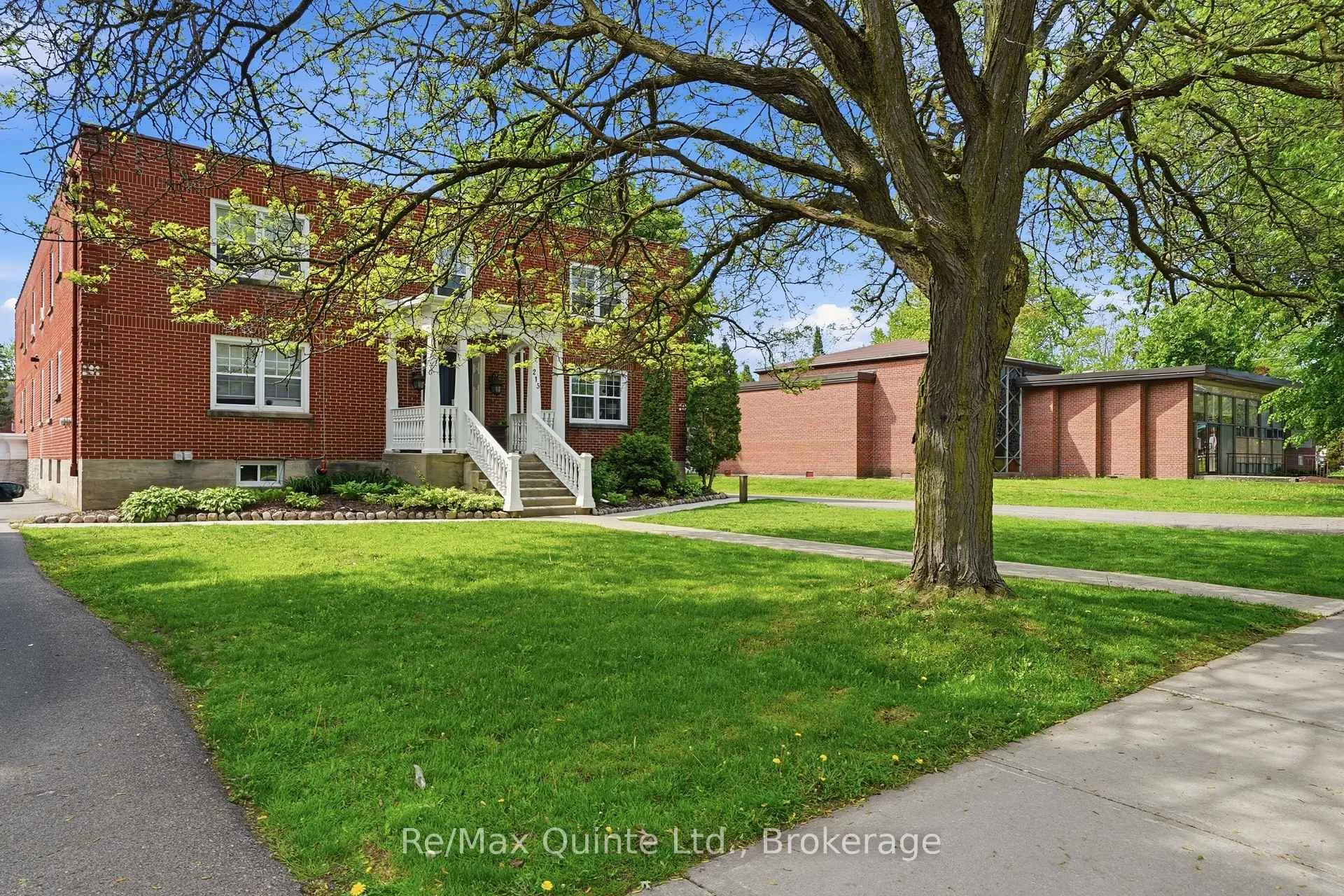 Photo 3 of 215 Victoria Avenue, Belleville, Belleville Ward — HOMEH