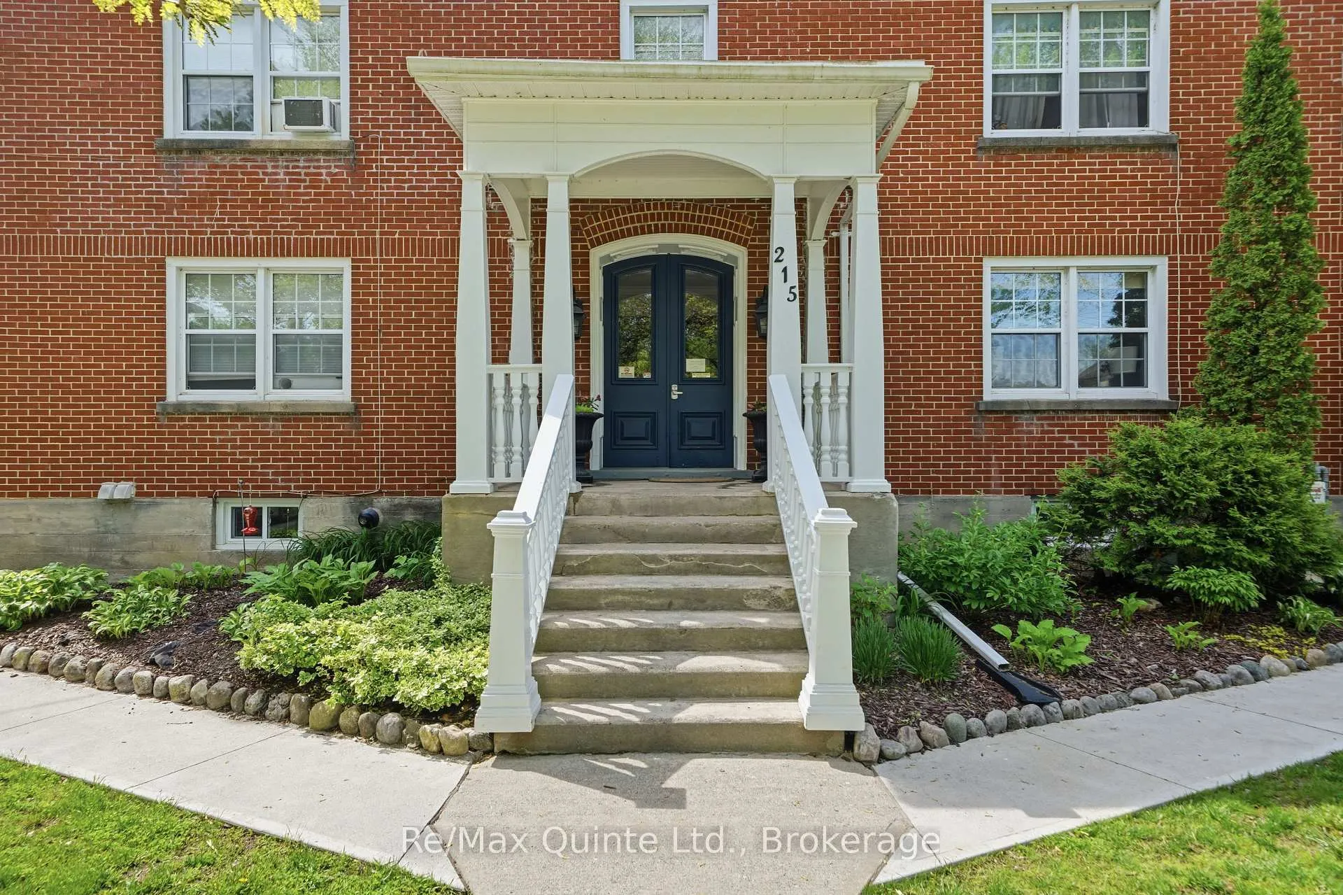 Photo 4 of 215 Victoria Avenue, Belleville, Belleville Ward — HOMEH