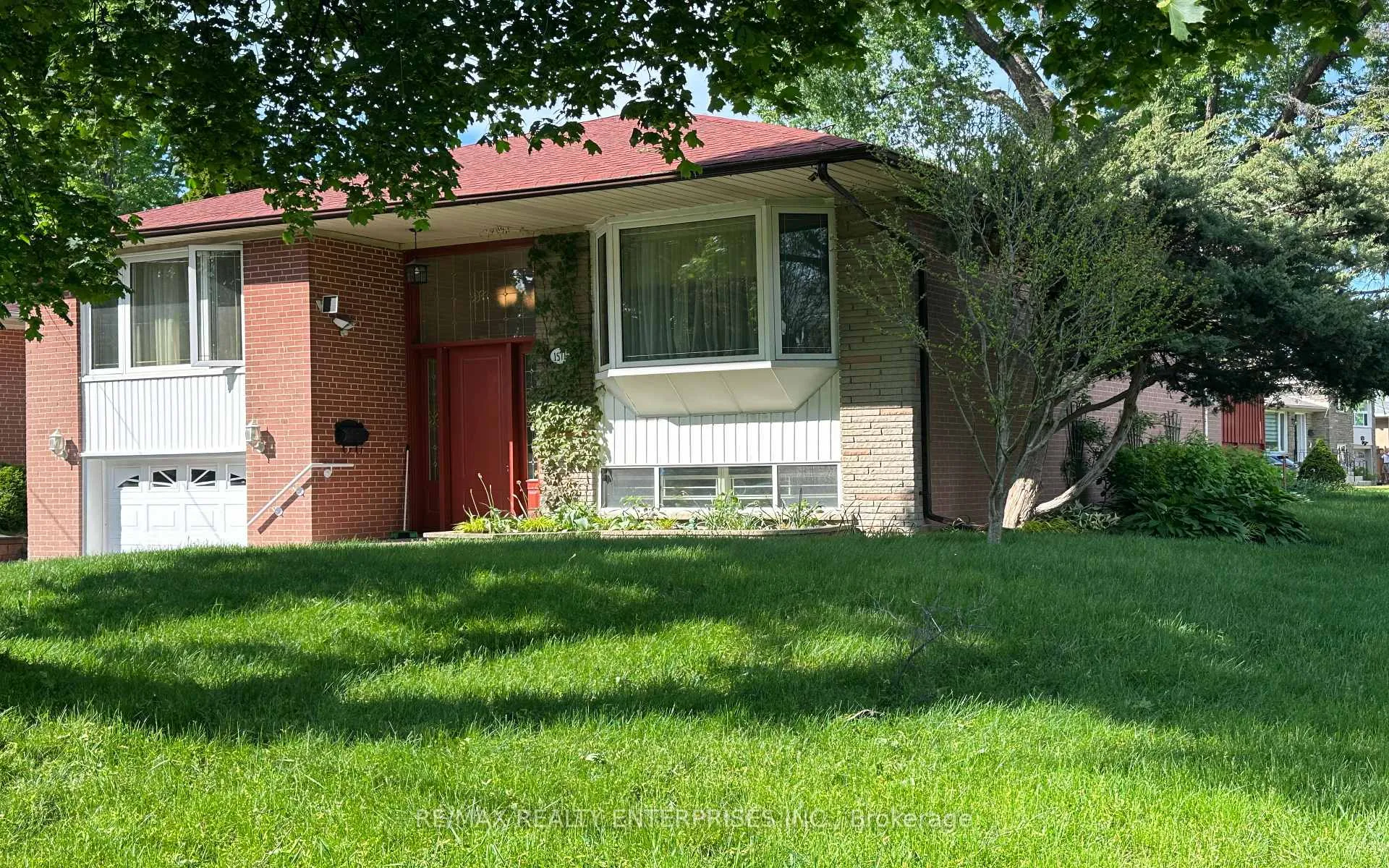 Front of 1571 Muir Road