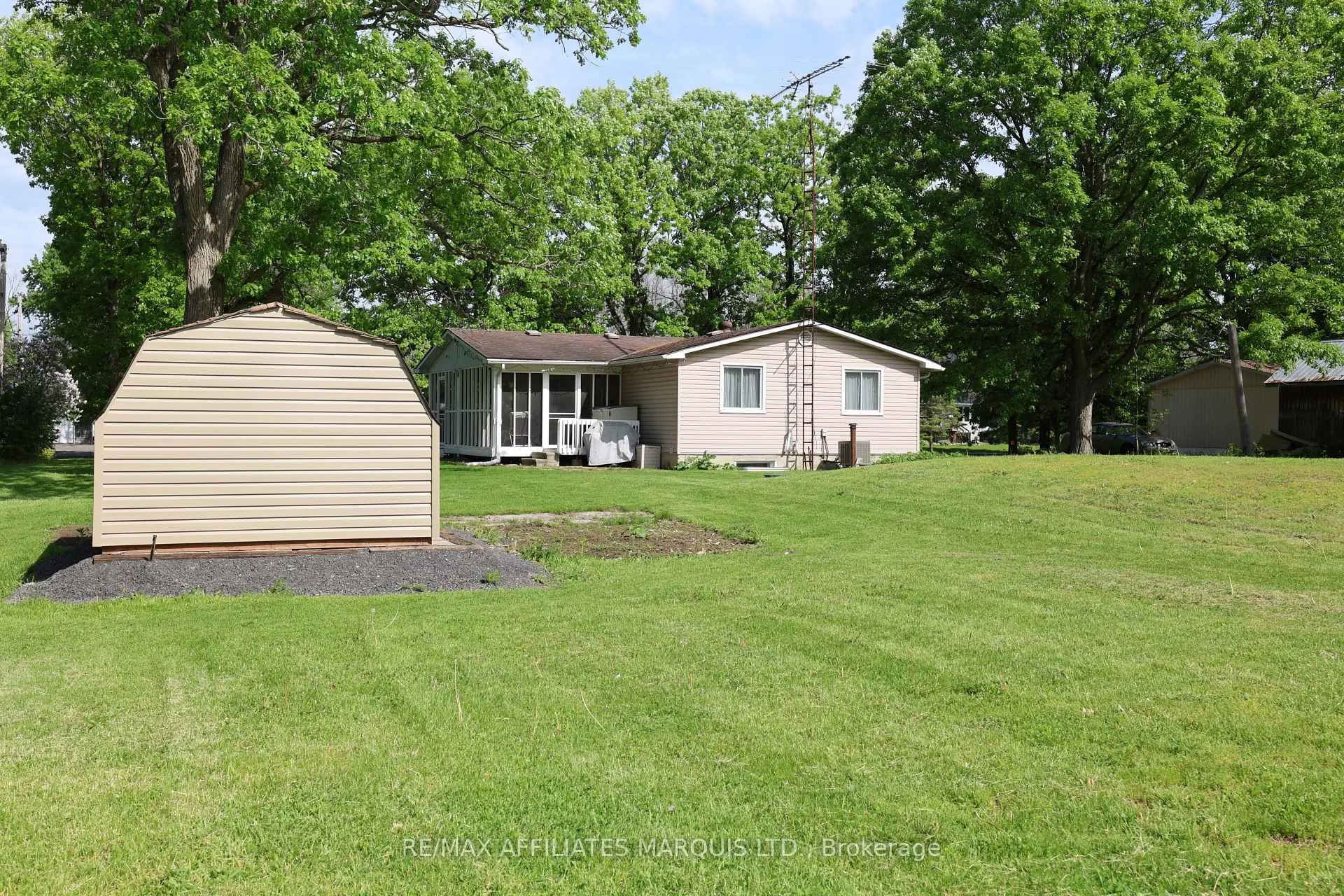Photo 4 of 9 Sutton Drive, Edwardsburgh/Cardinal, Edwardsburgh/Cardinal Twp — HOMEH