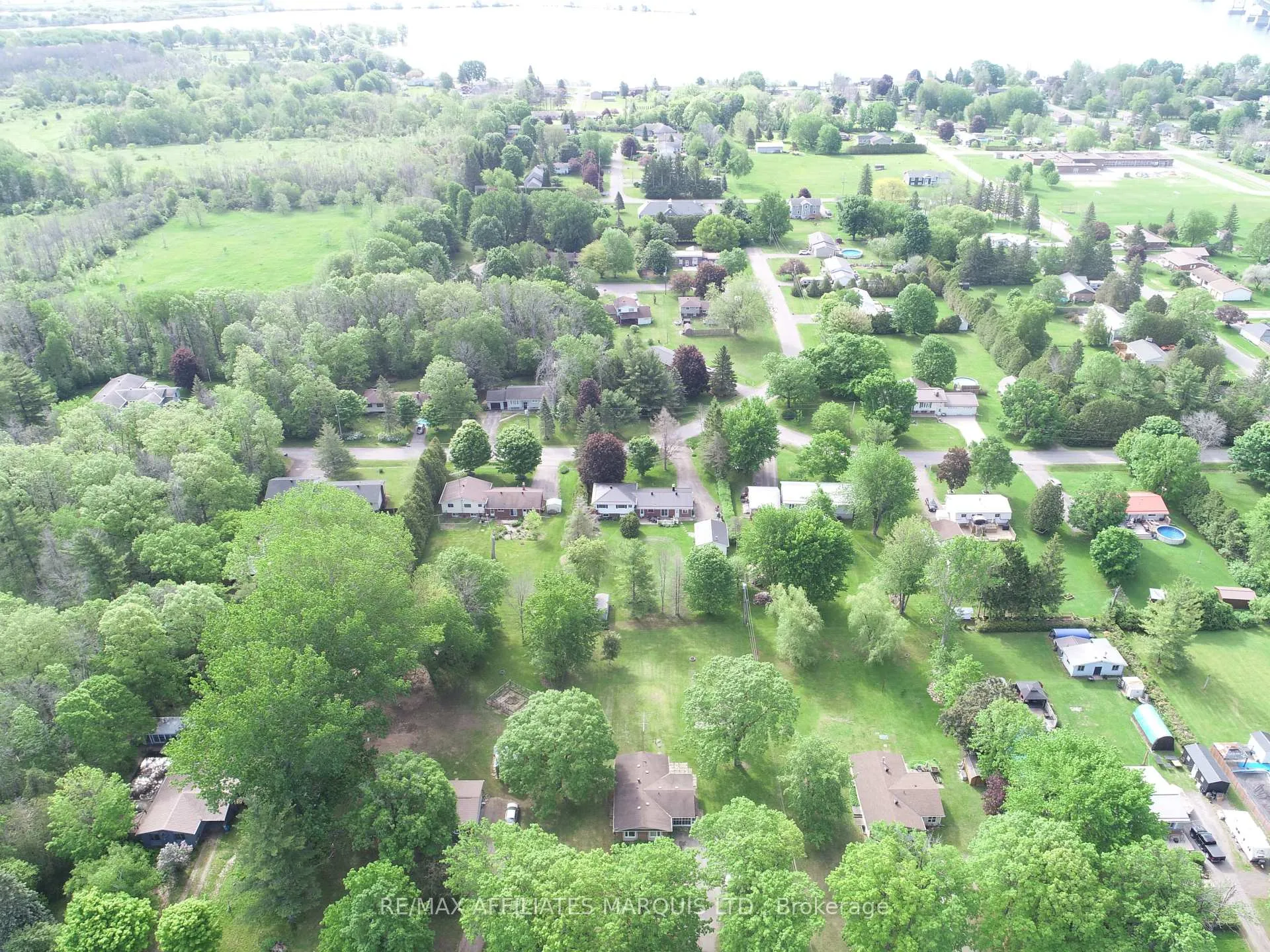 Photo 8 of 9 Sutton Drive, Edwardsburgh/Cardinal, Edwardsburgh/Cardinal Twp — HOMEH