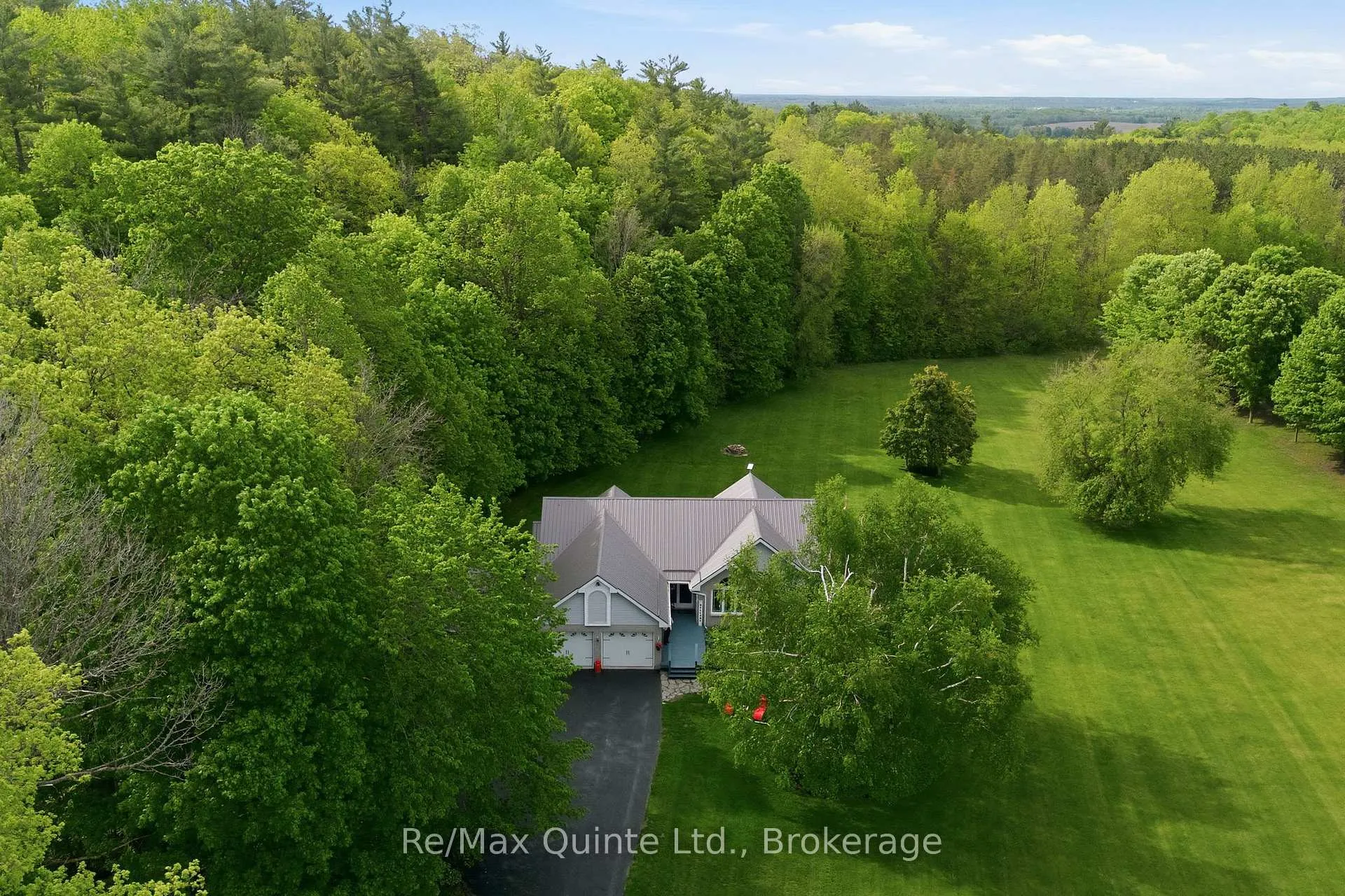 Photo 2 of 302 Clearview Road, Belleville, Thurlow Ward — HOMEH