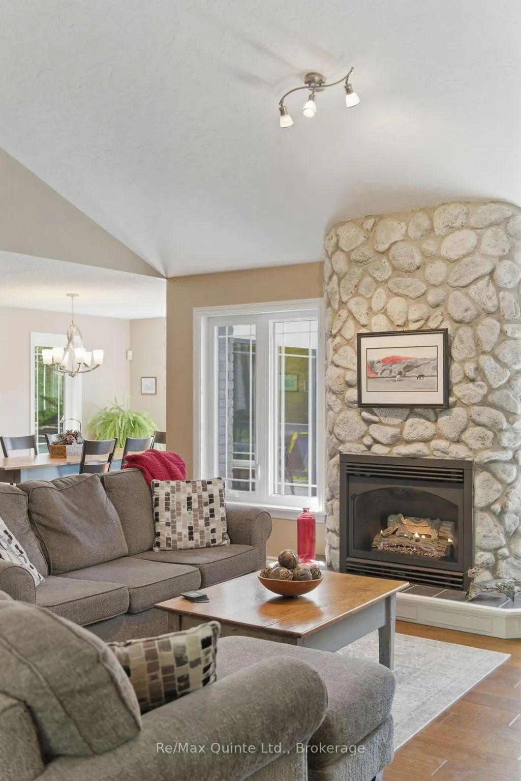 Photo 6 of 302 Clearview Road, Belleville, Thurlow Ward — HOMEH