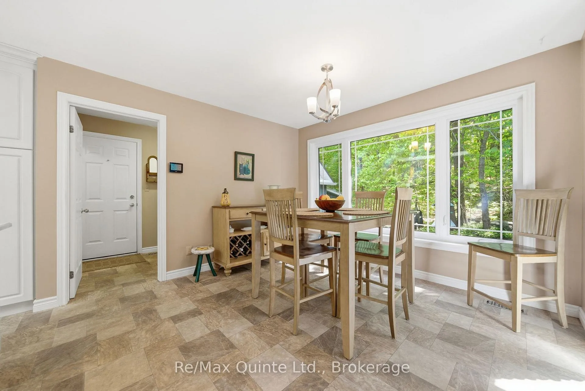Photo 11 of 302 Clearview Road, Belleville, Thurlow Ward — HOMEH