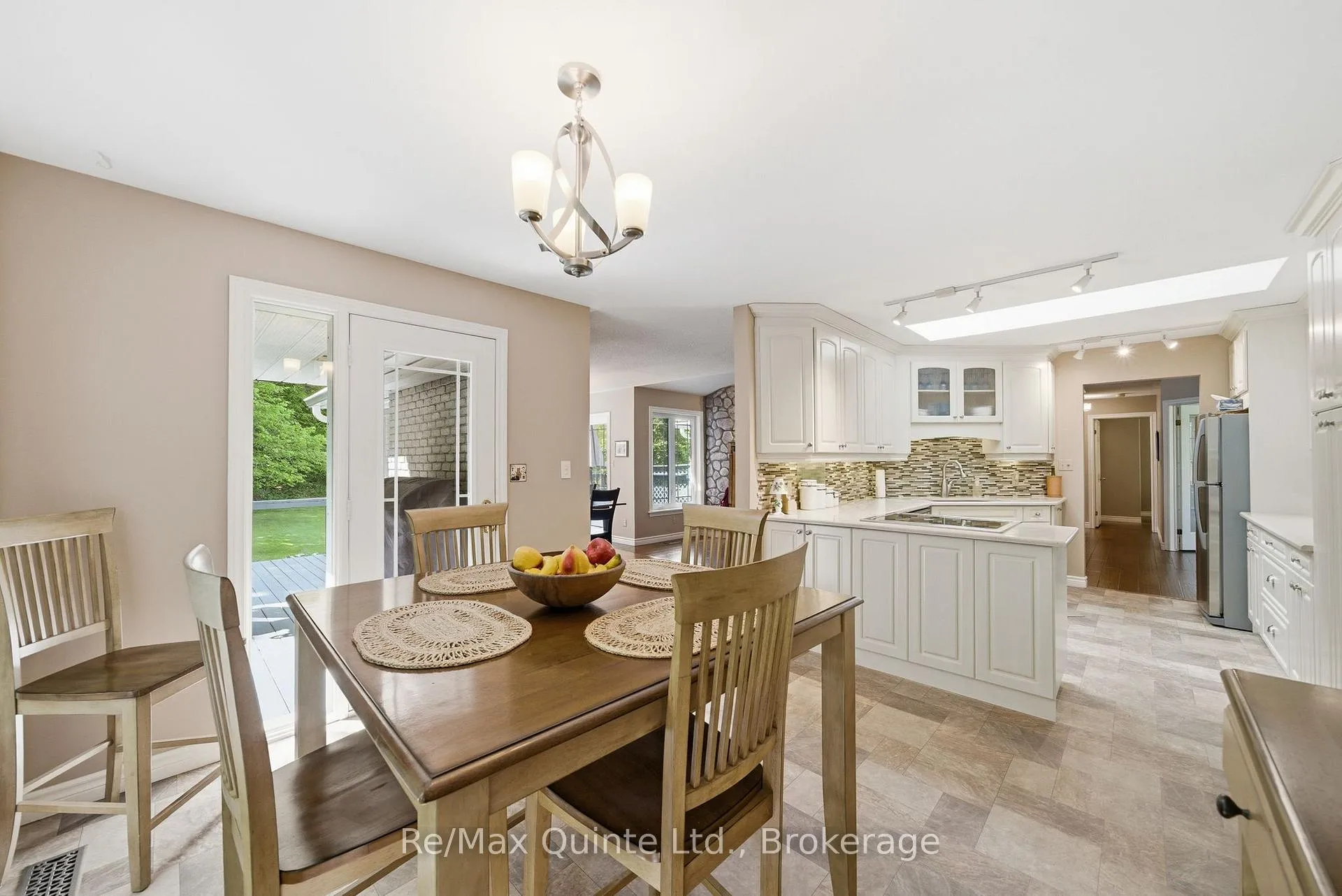 Photo 12 of 302 Clearview Road, Belleville, Thurlow Ward — HOMEH