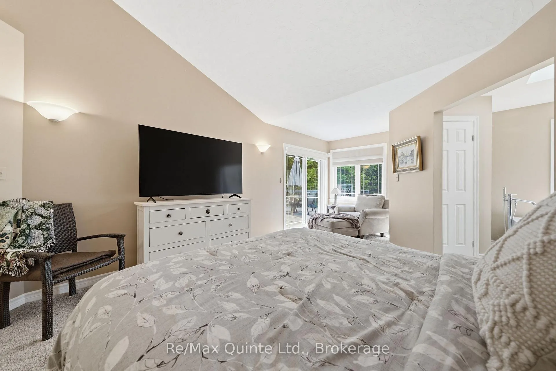 Photo 18 of 302 Clearview Road, Belleville, Thurlow Ward — HOMEH