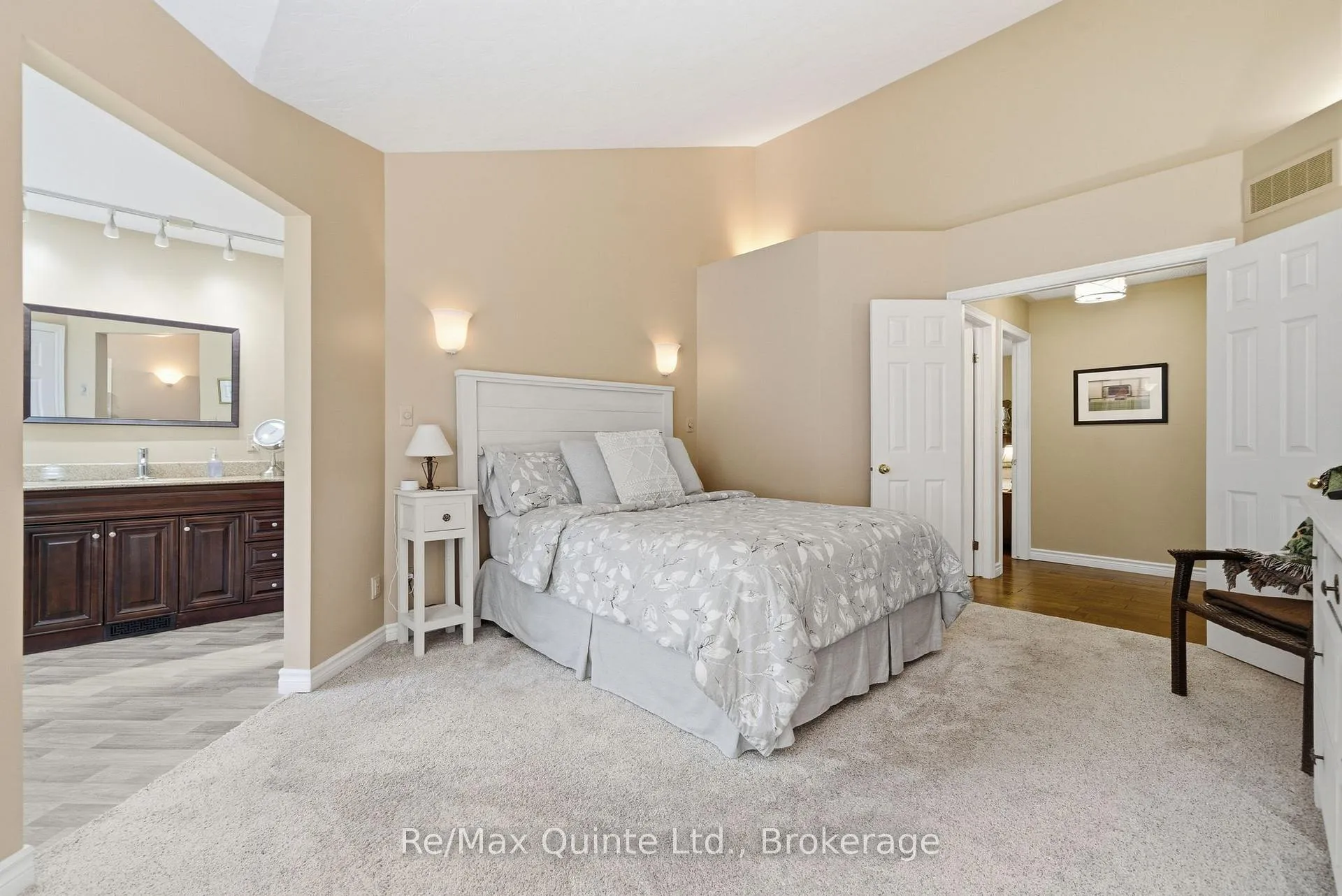 Photo 19 of 302 Clearview Road, Belleville, Thurlow Ward — HOMEH