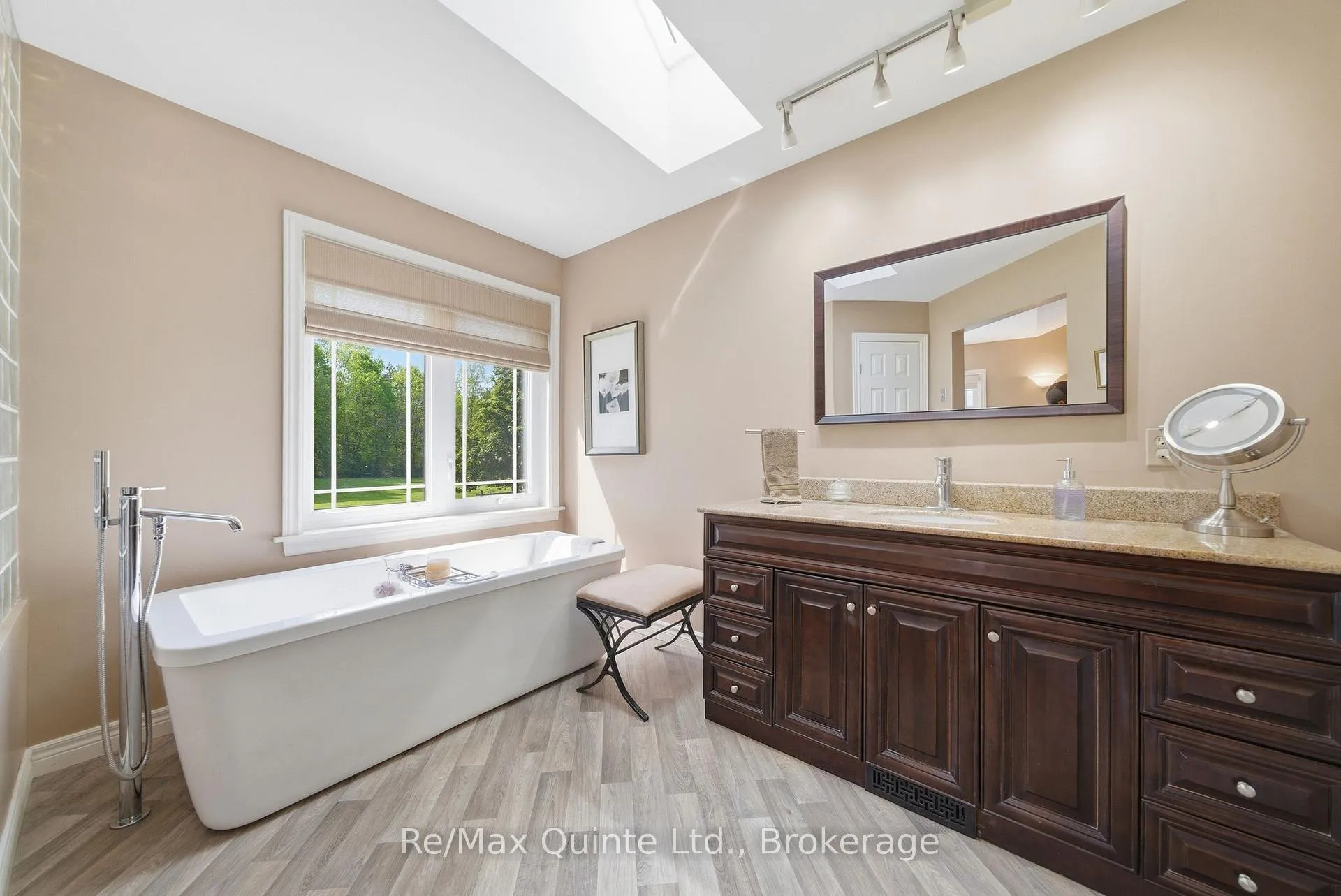 Photo 21 of 302 Clearview Road, Belleville, Thurlow Ward — HOMEH