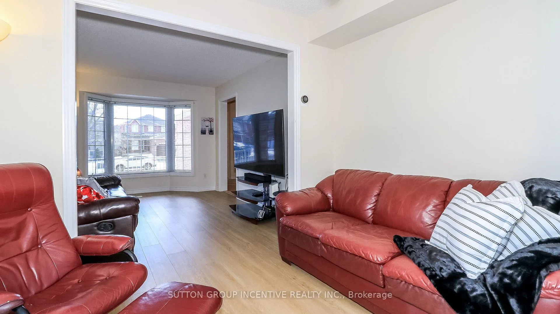 Photo 6 of 62 Birchwood Drive, Barrie, East Bayfield — HOMEH