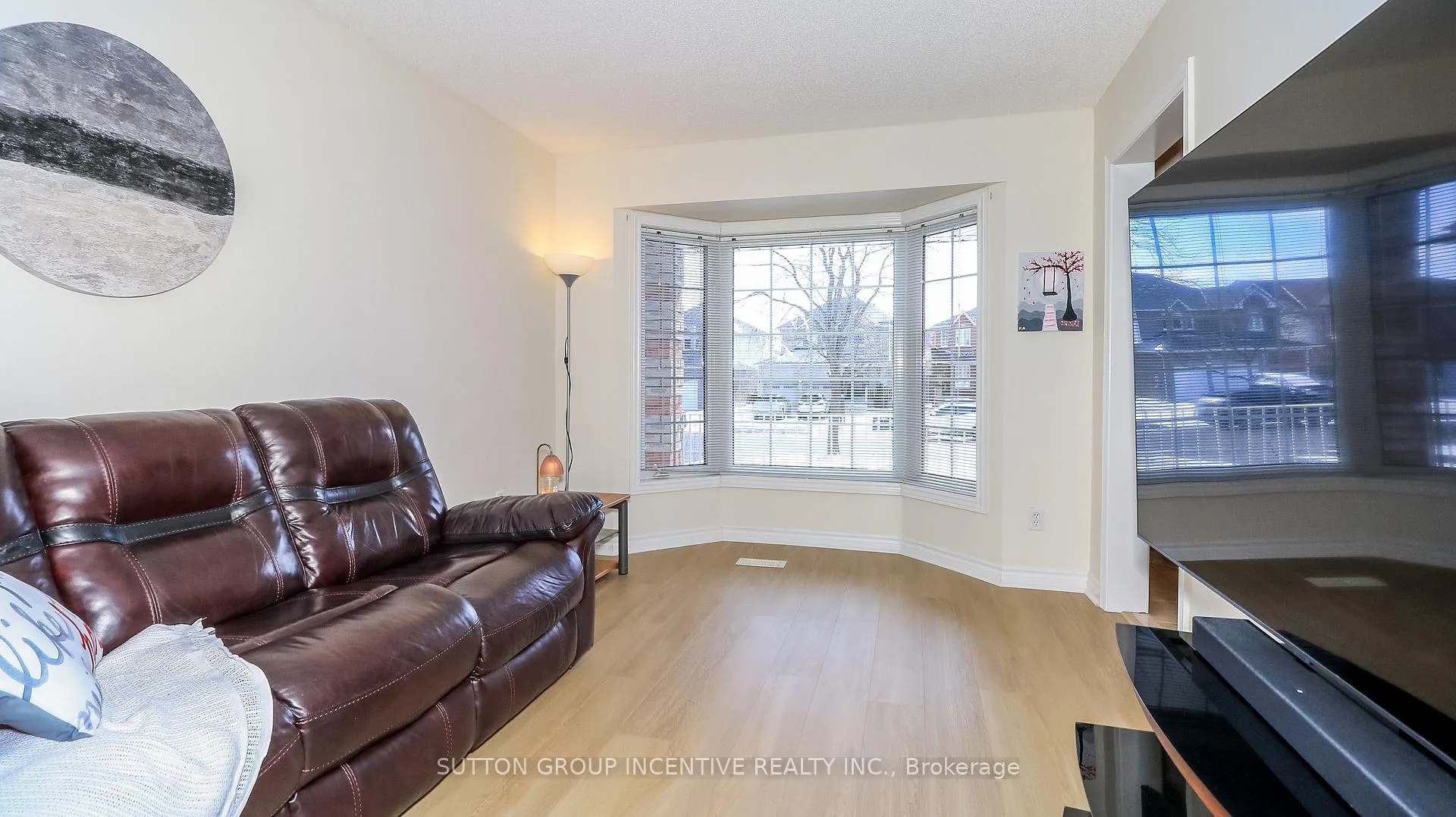 Photo 7 of 62 Birchwood Drive, Barrie, East Bayfield — HOMEH