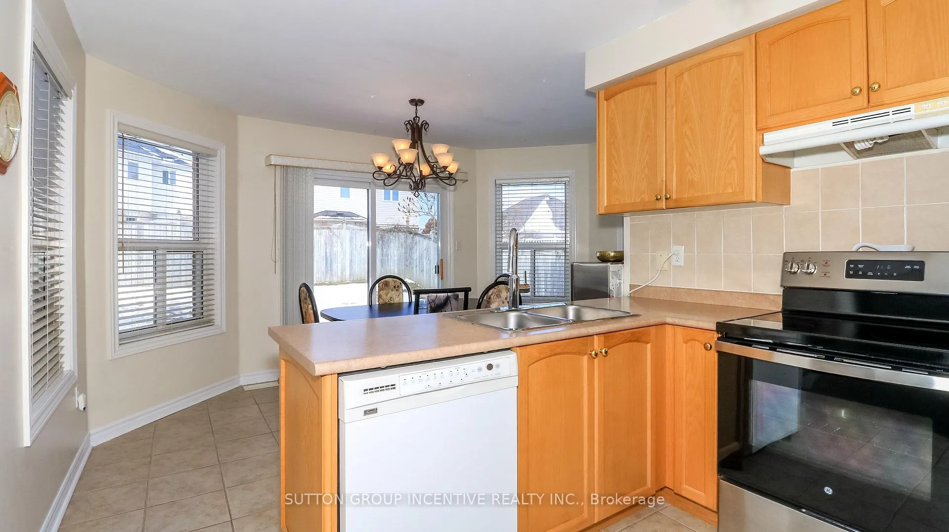 Photo 21 of 62 Birchwood Drive, Barrie, East Bayfield — HOMEH