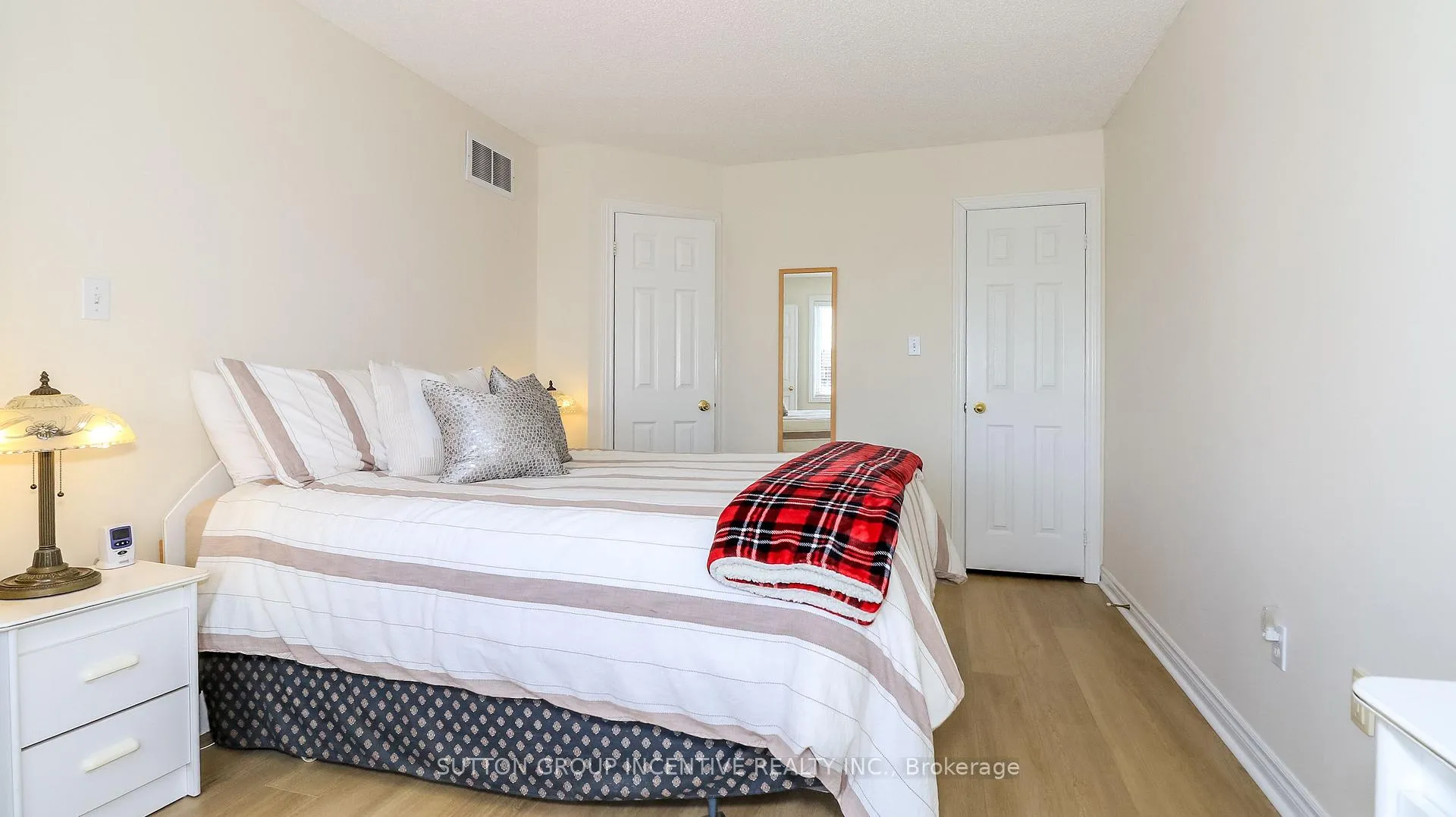 Photo 12 of 62 Birchwood Drive, Barrie, East Bayfield — HOMEH
