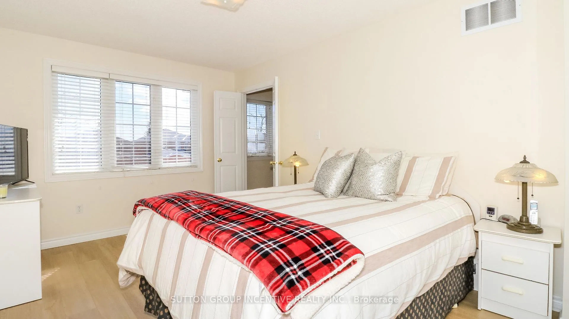 Photo 13 of 62 Birchwood Drive, Barrie, East Bayfield — HOMEH
