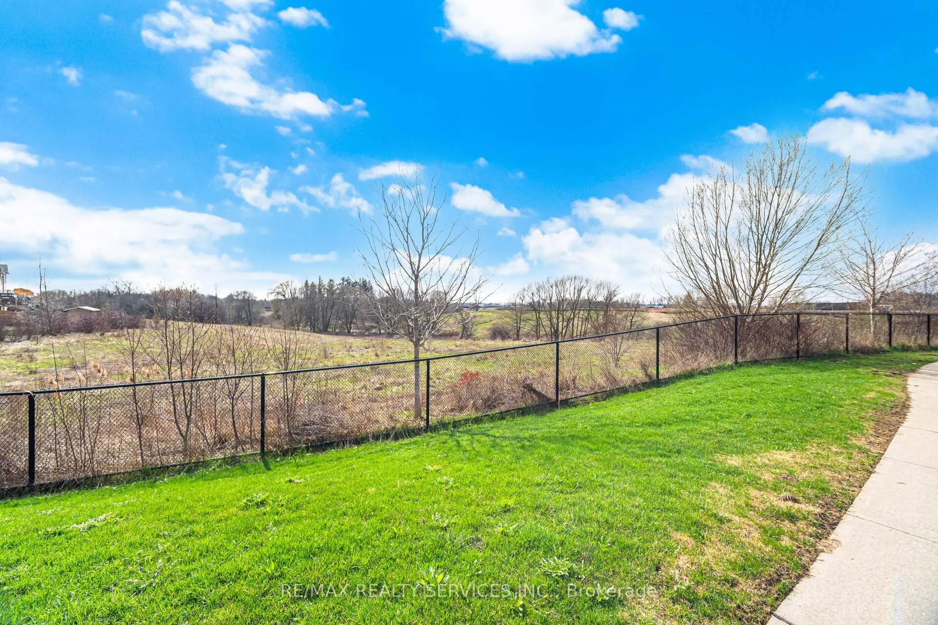 Photo 2 of 38 Blackberry Valley Crescent, Caledon, Rural Caledon — HOMEH