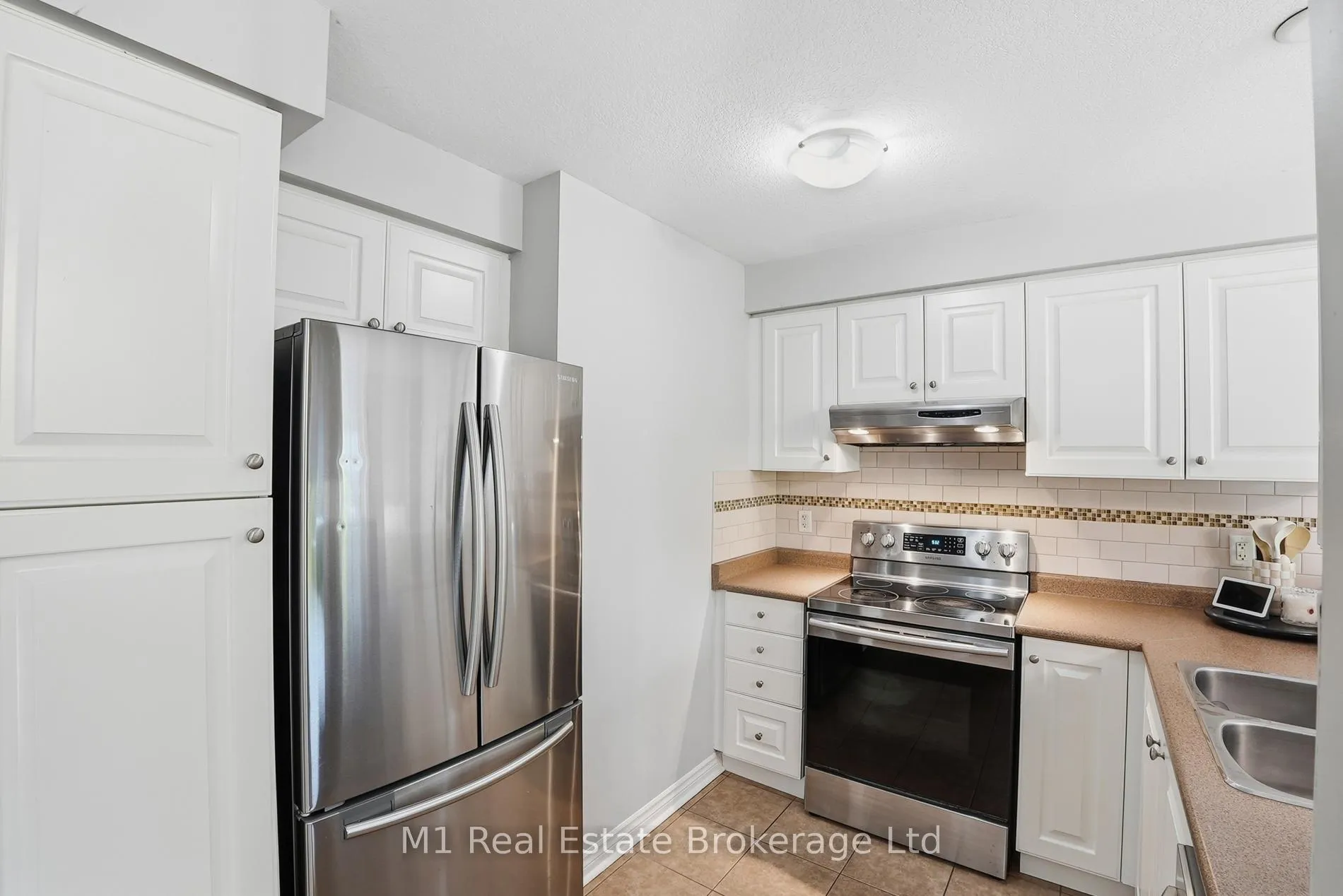 Photo 12 of 22 Lambeth Way, Guelph, Pineridge/Westminster Woods — HOMEH