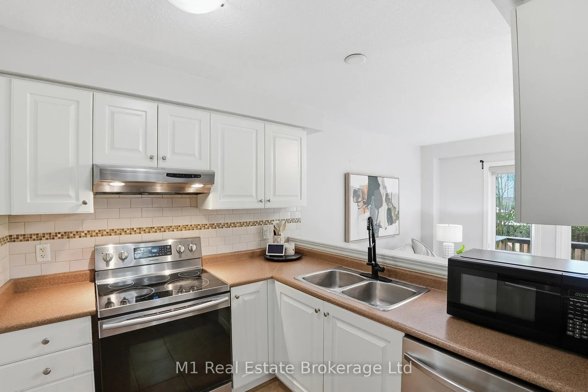 Photo 13 of 22 Lambeth Way, Guelph, Pineridge/Westminster Woods — HOMEH