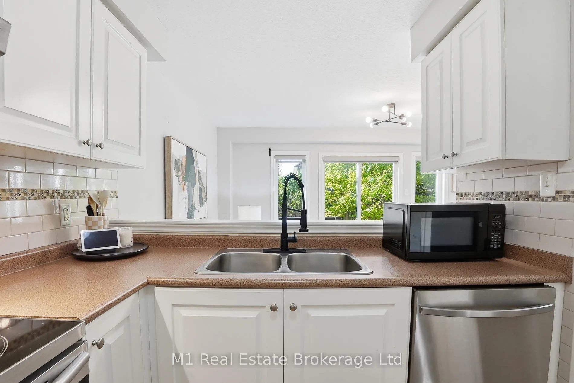 Photo 14 of 22 Lambeth Way, Guelph, Pineridge/Westminster Woods — HOMEH