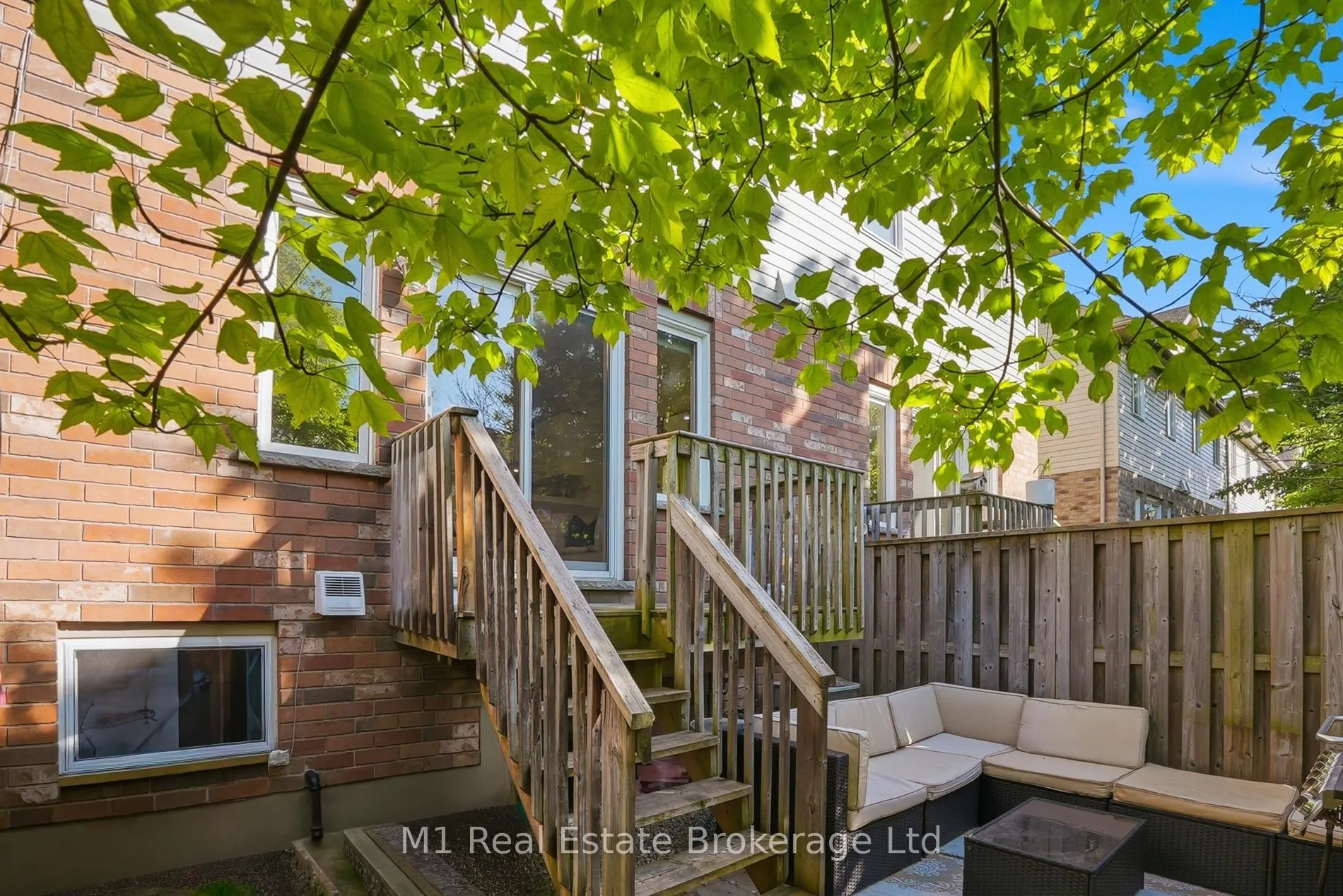 Photo 33 of 22 Lambeth Way, Guelph, Pineridge/Westminster Woods — HOMEH