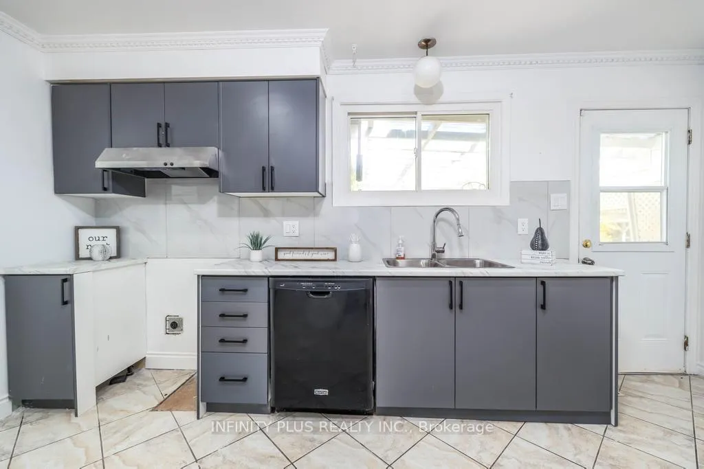 Photo 4 of 180 St Jerome Crescent, Kitchener — HOMEH