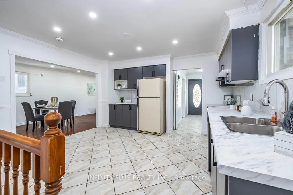 Photo 5 of 180 St Jerome Crescent, Kitchener — HOMEH