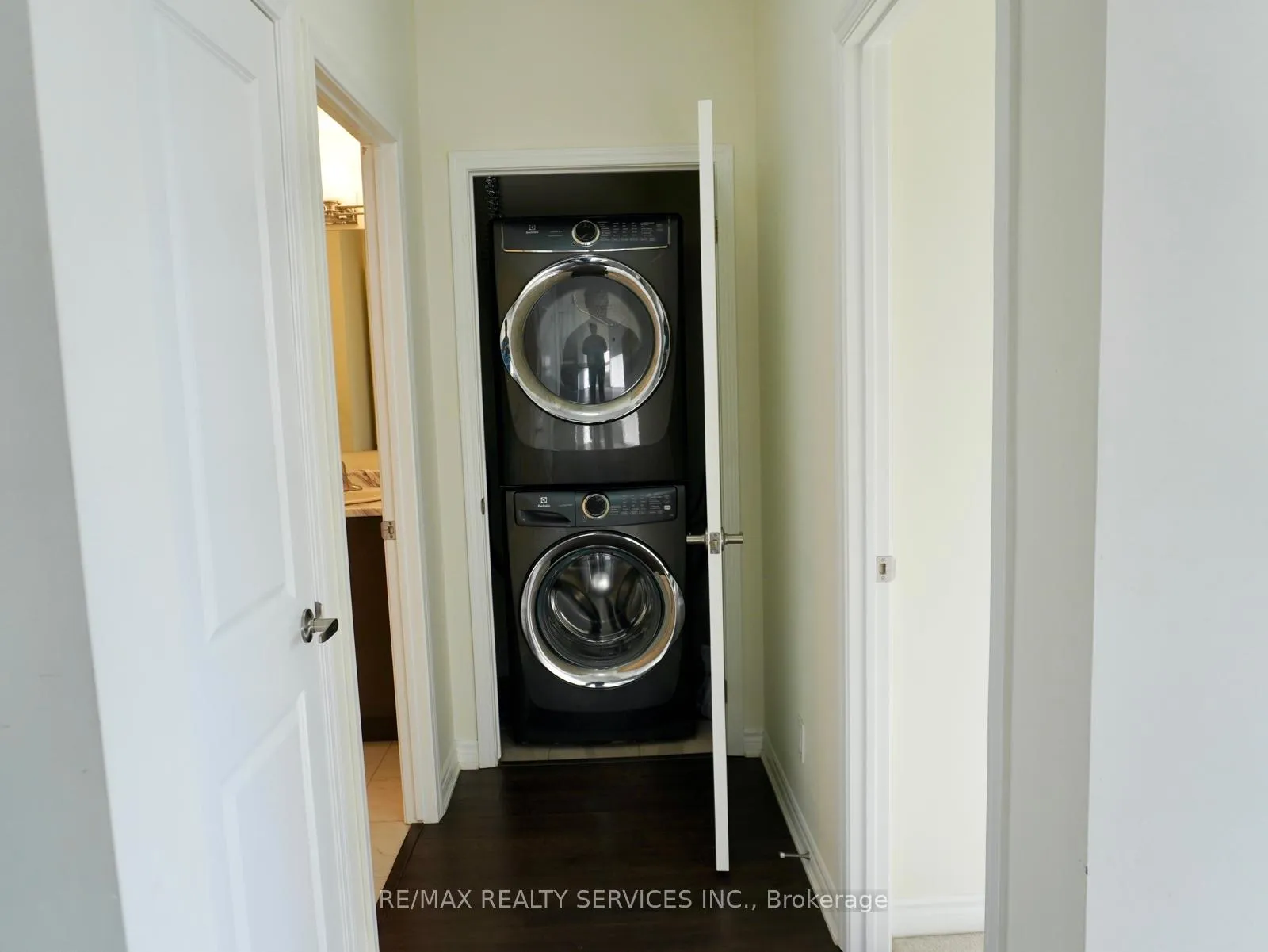 Photo 4 of Unit 512, 200 Lagerfeld Drive, Brampton, Northwest Brampton — HOMEH