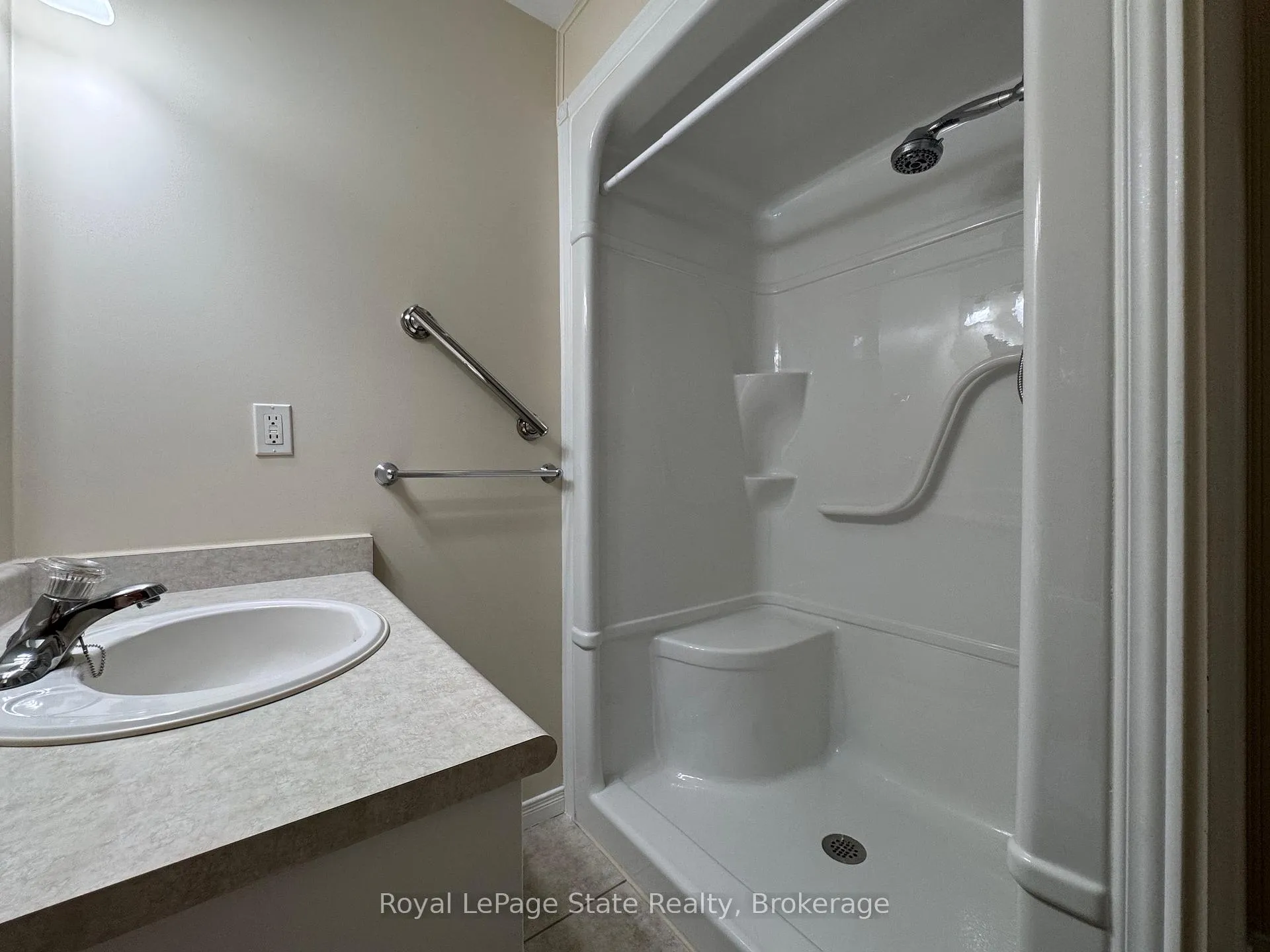 Photo 17 of Unit 16, 751 Rymal Road W, Hamilton, Carpenter — HOMEH