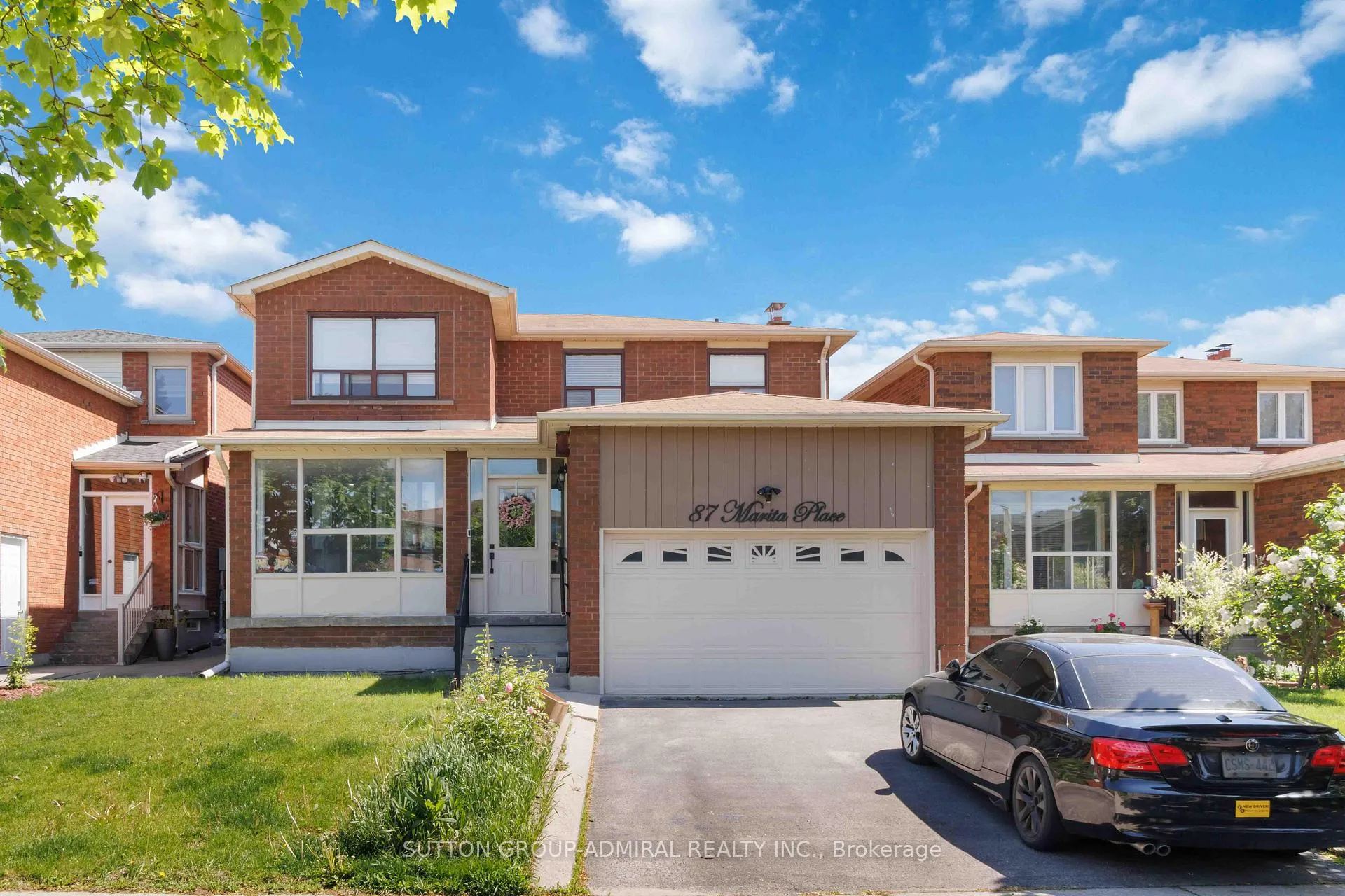 Front of Unit Main & Upper Flr, 87 Marita Place