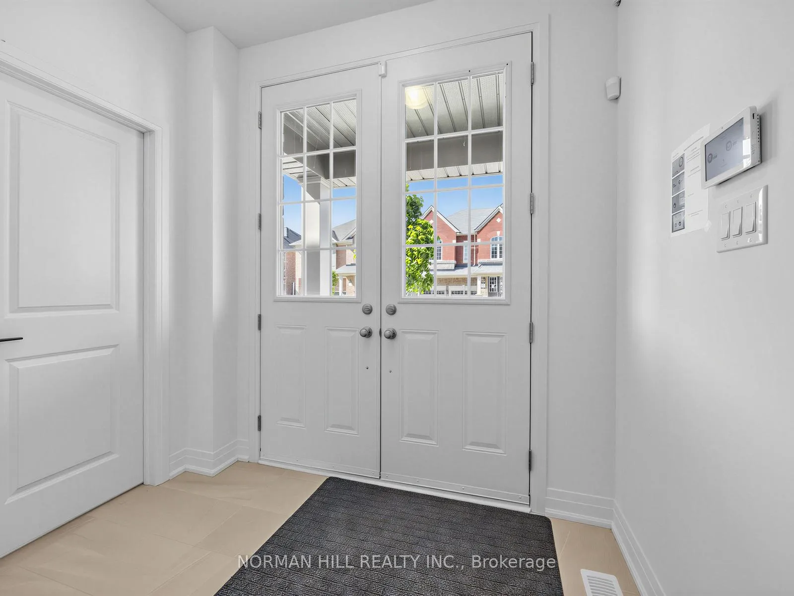 Photo 3 of 13 Lilestone Drive, Brampton, Credit Valley — HOMEH