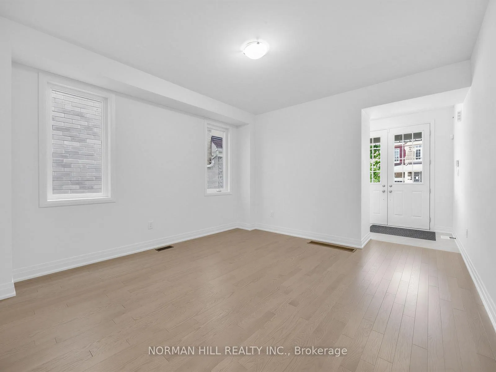 Photo 5 of 13 Lilestone Drive, Brampton, Credit Valley — HOMEH